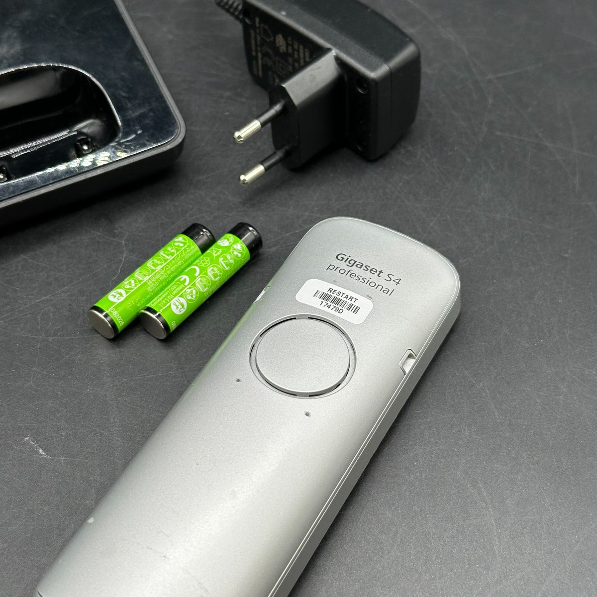 Gigaset S4 Professional - Mobilteil inkl. Ladeschale & neuen Akkus – Bild 2