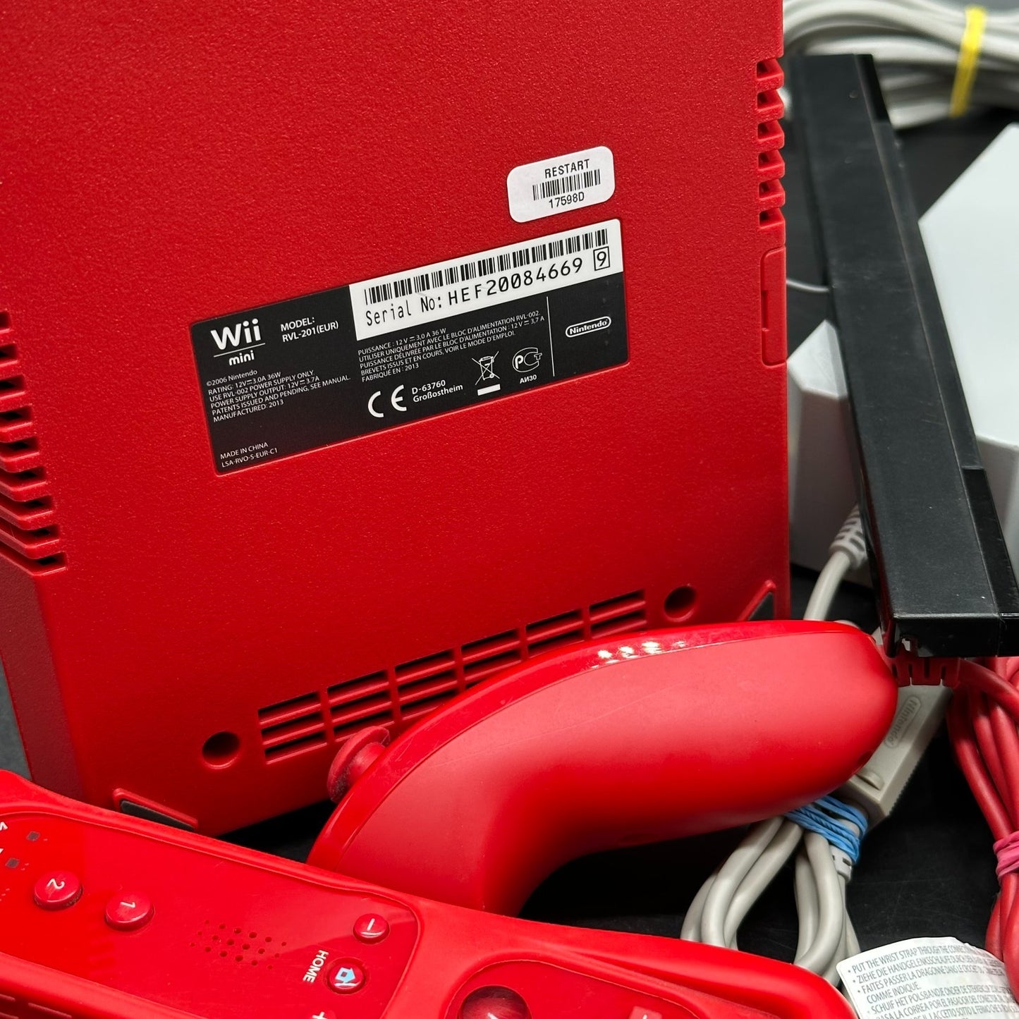 Nintendo Wii Mini Konsole - Rot mit Controller und Kabeln