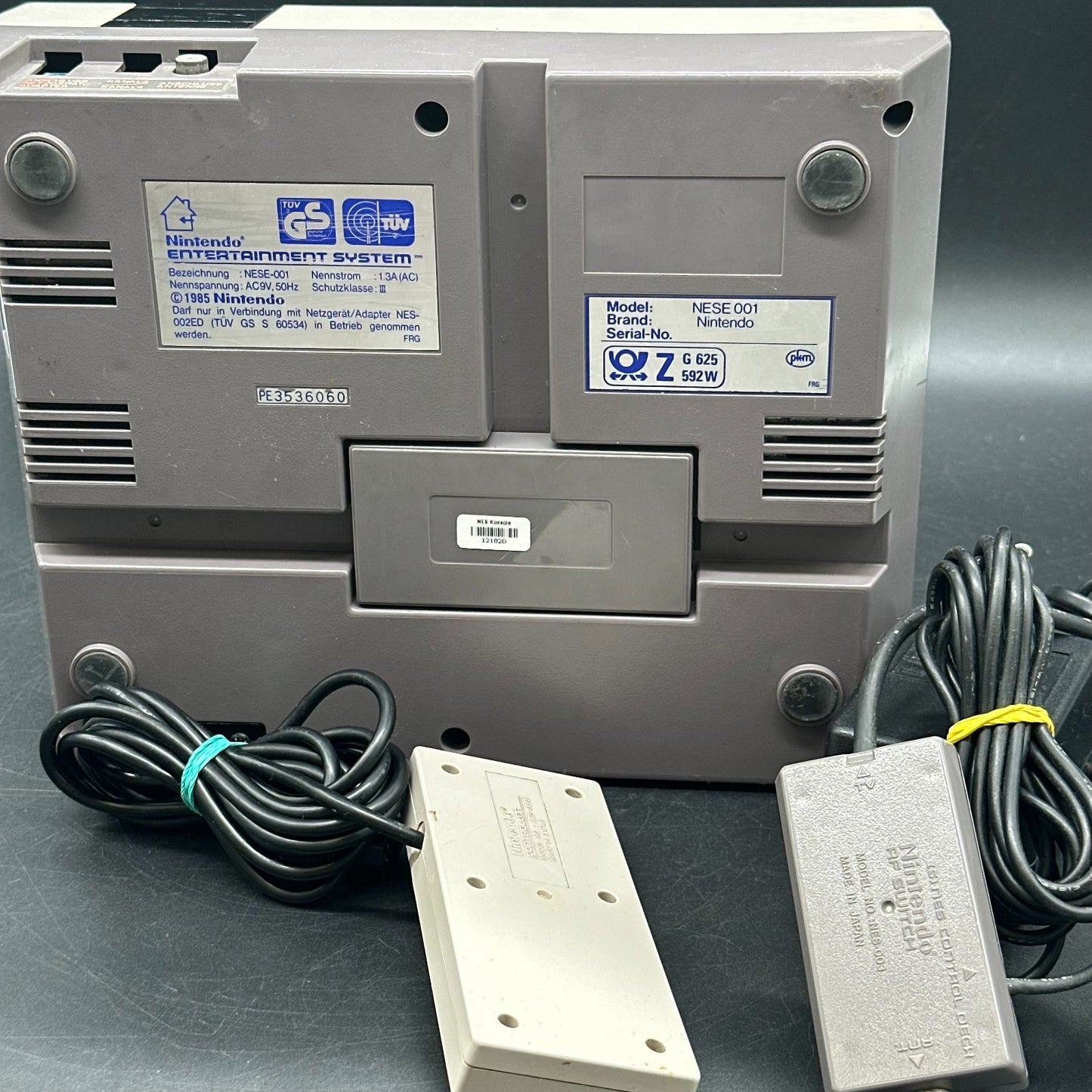 Nintendo NES Konsole - Grau - Heimkonsole - Controller und Anschlusskabel