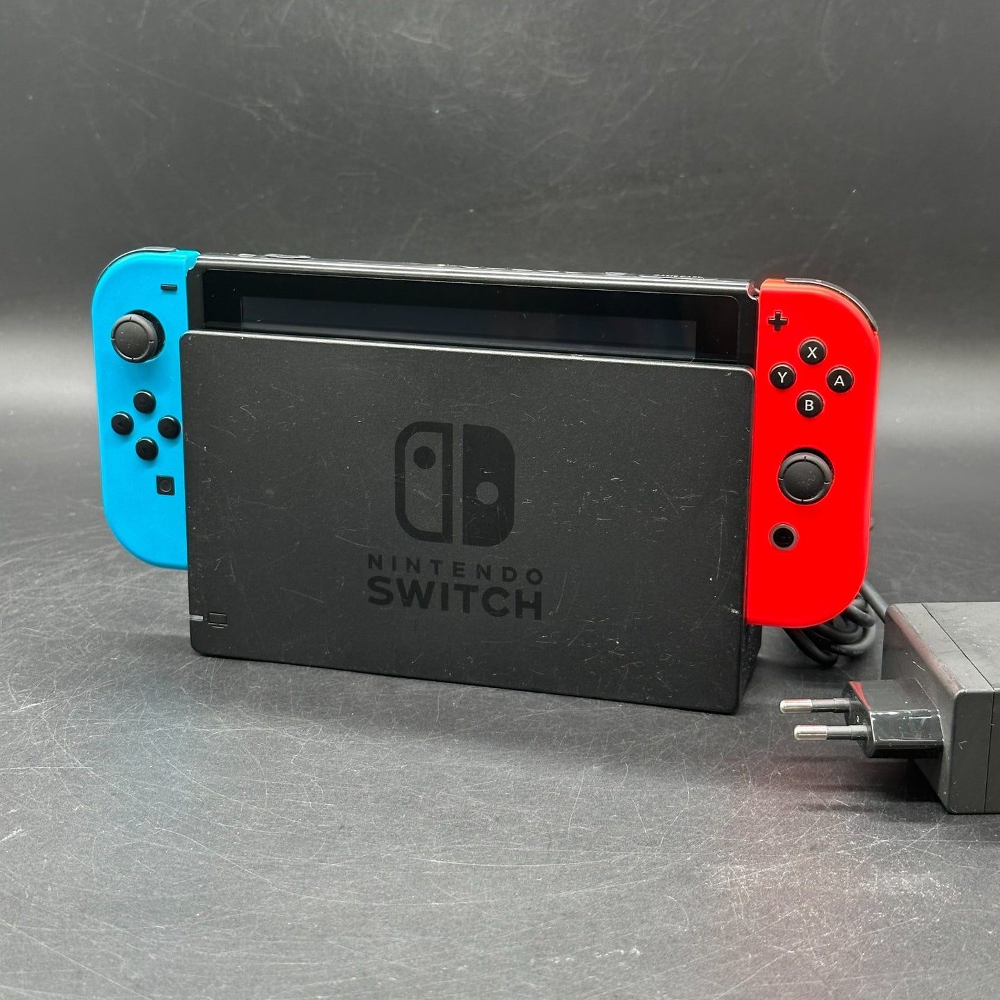 Nintendo Switch - 32GB - Spielkonsole - Neon-Rot / Neon-Blau