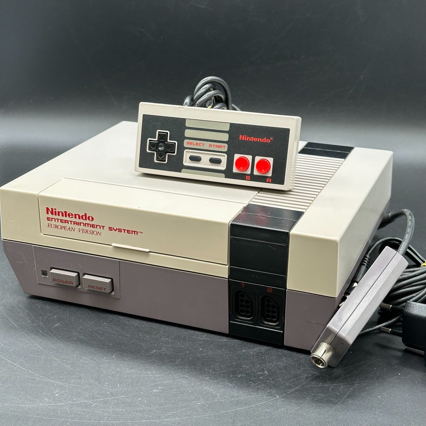 Nintendo NES Konsole - Grau - Heimkonsole - Controller und Anschlusskabel