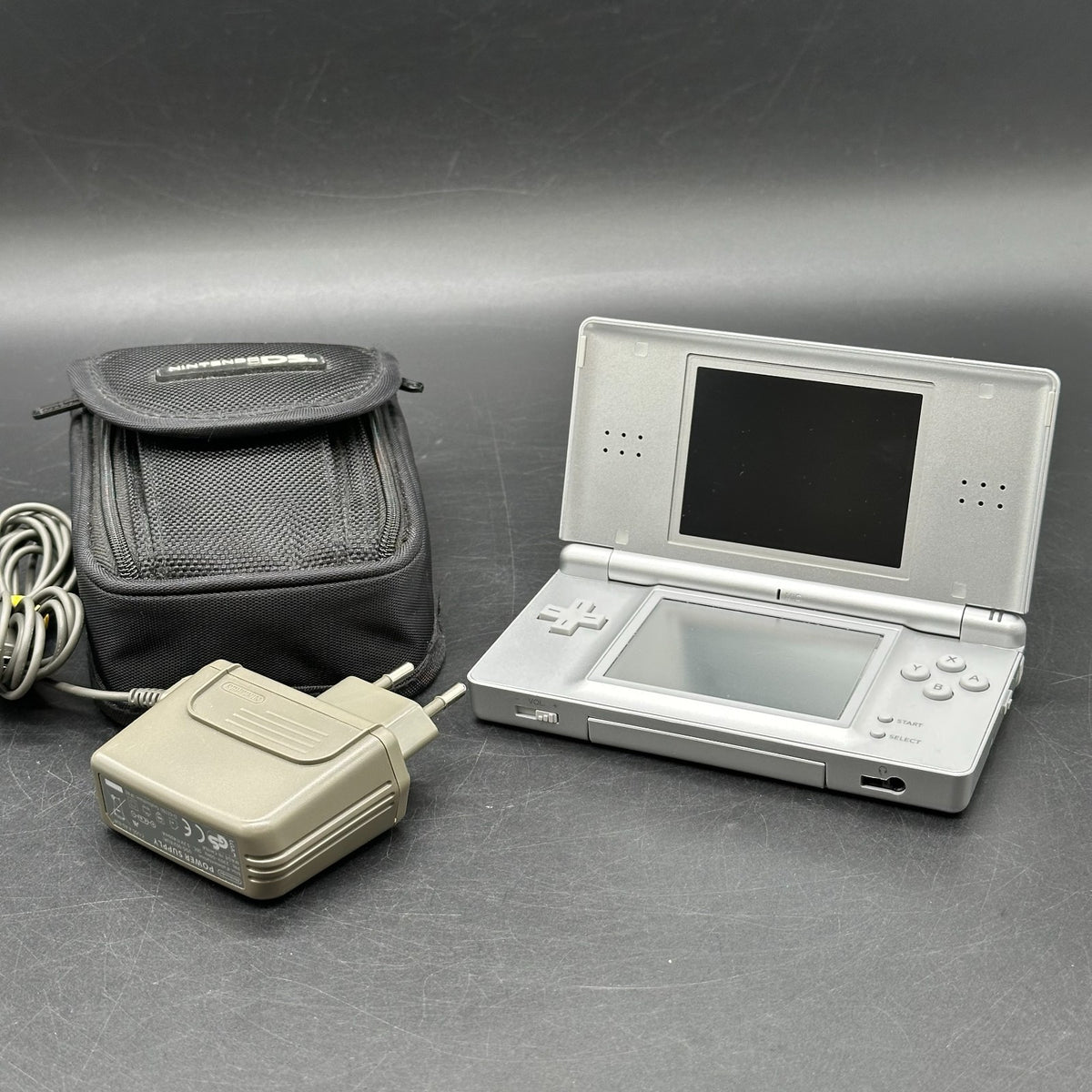 Nintendo DS Lite Konsole - Silber - inkl. Case