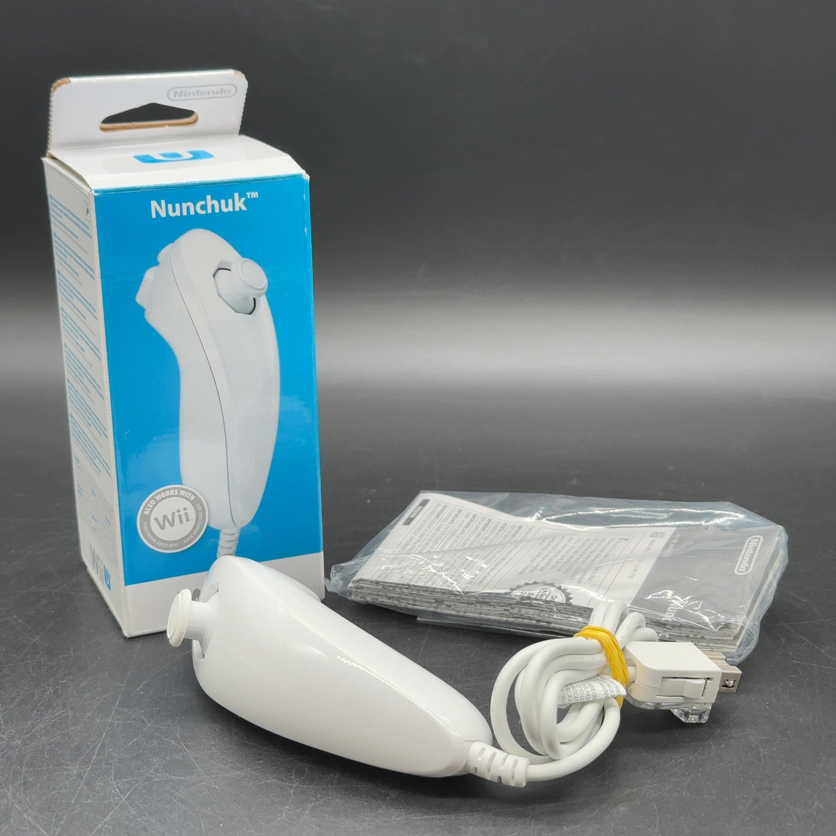 Original Nintendo Wii / Wii U Nunchuck Controller in OVP Weiß