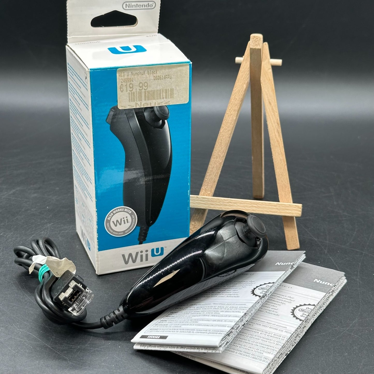 Original Nintendo Wii / Wii U Nunchuck Controller in OVP