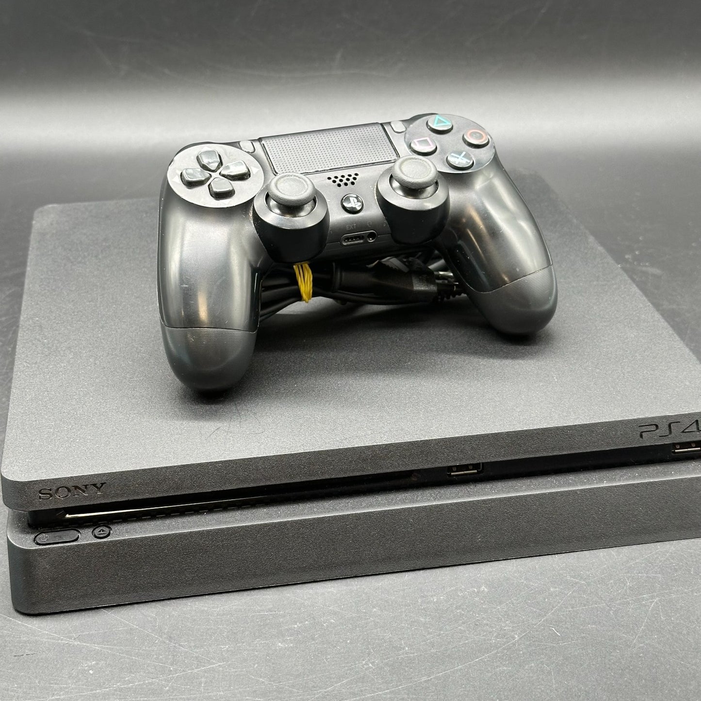 Sony PlayStation 4 Slim Konsole, 1TB, Schwarz inkl. Controller (CUH-2016B)