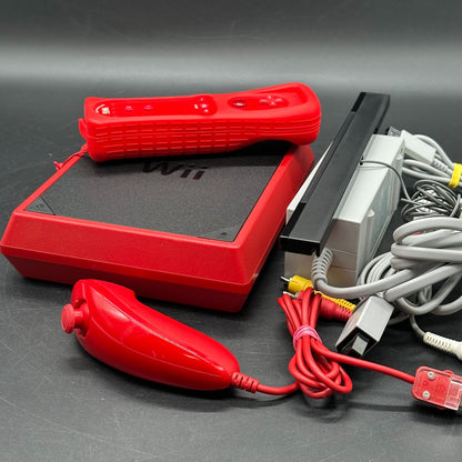 Nintendo Wii Mini Konsole - Rot mit Controller und Kabeln