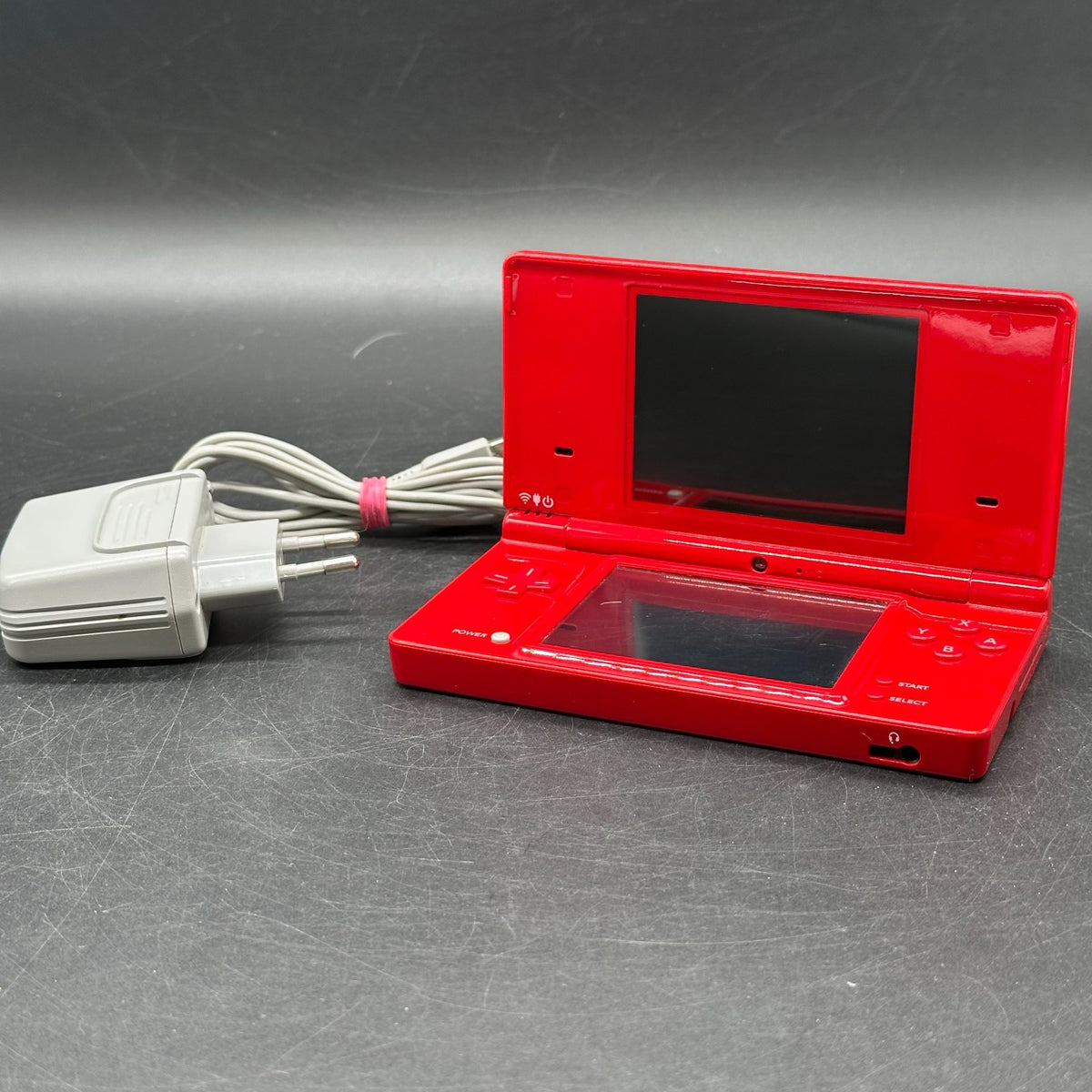 Nintendo DSi Konsole - Rot inkl. Ladekabel