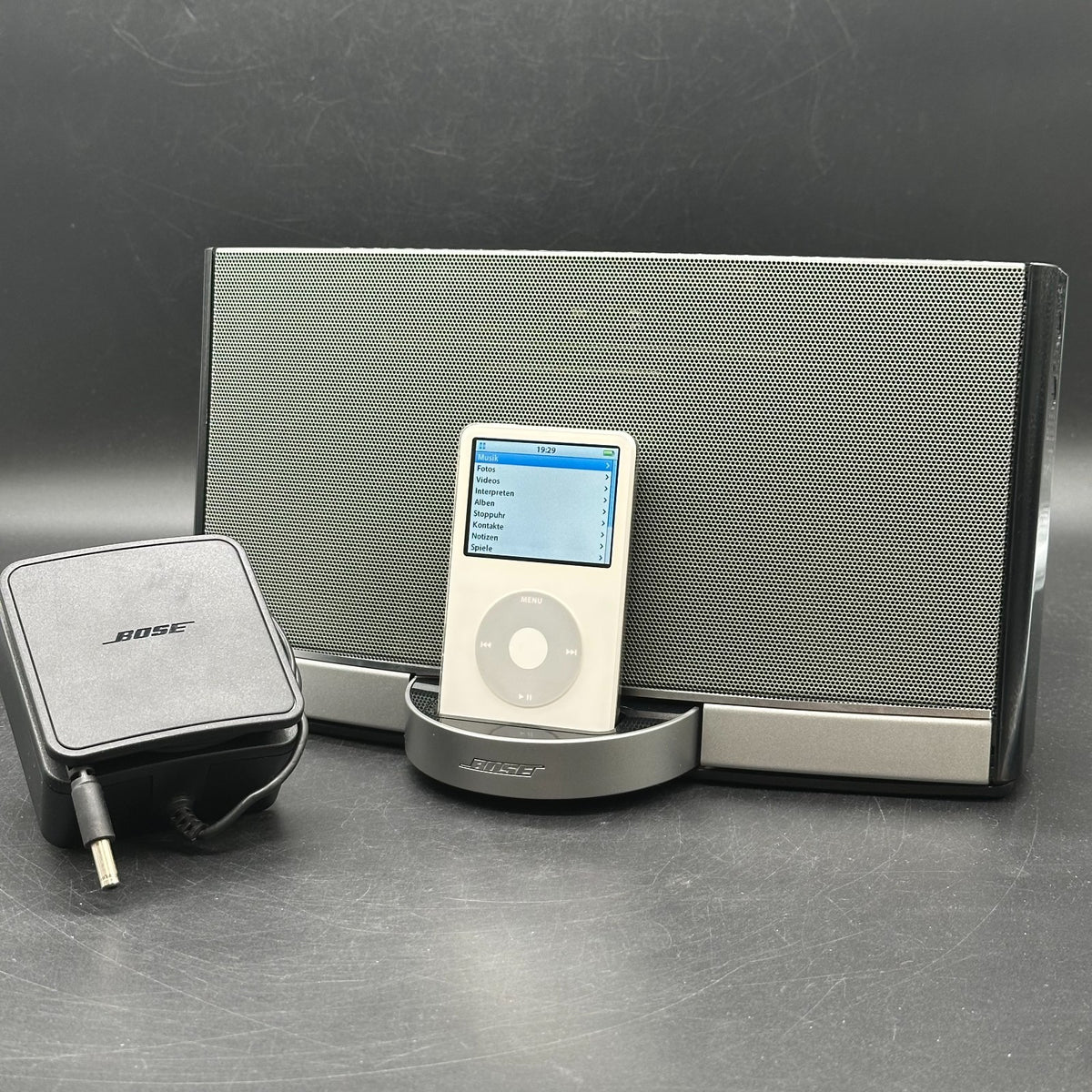 Apple iPod 5. Generation - weiß, 30GB - inkl. BOSE Sounddock