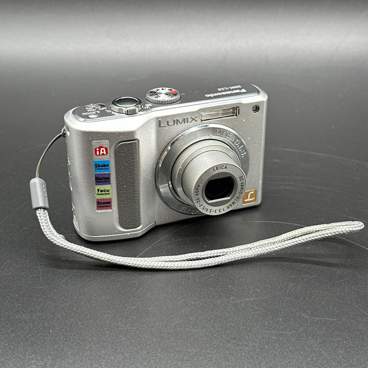 Panasonic Lumix DMC-LZ 8 Digitalkamera Silber 8,1 MPl 5x optischer Zoom Leica