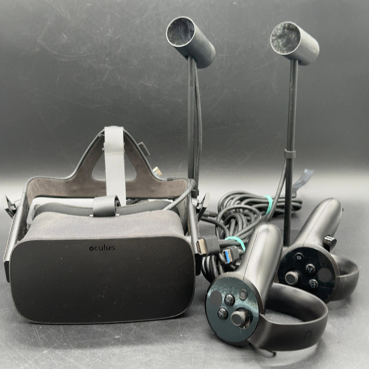 Original Oculus Rift CV1 VR-Brille mit 2 Sensoren und Touch Controllern PC