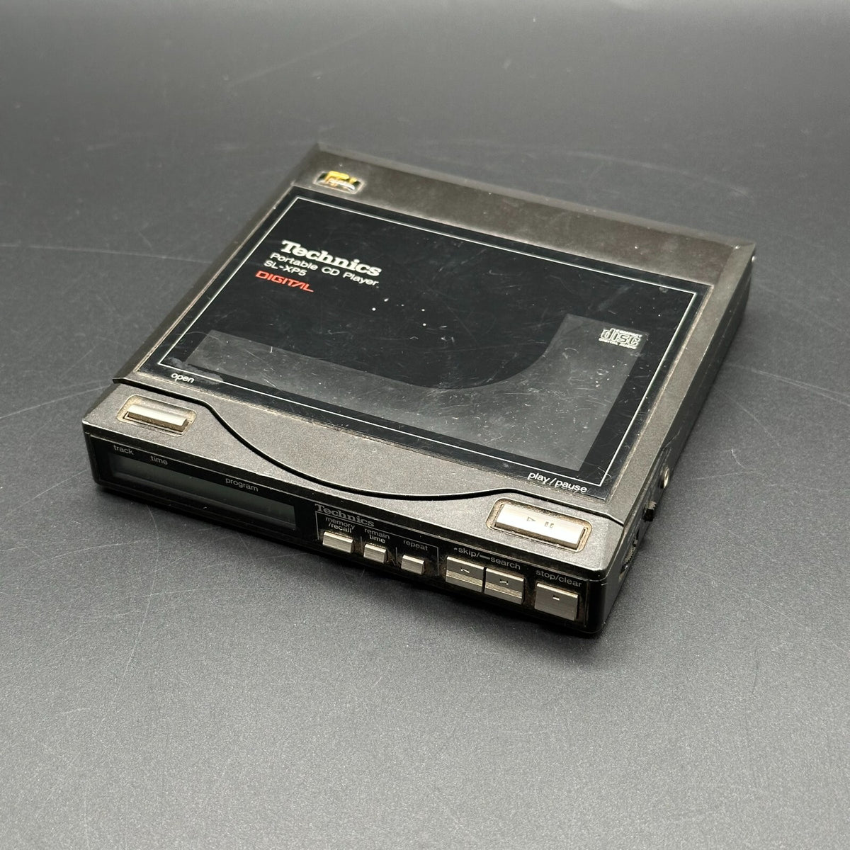 Technics SL-XP5 / Digital Portable CD player / Discman