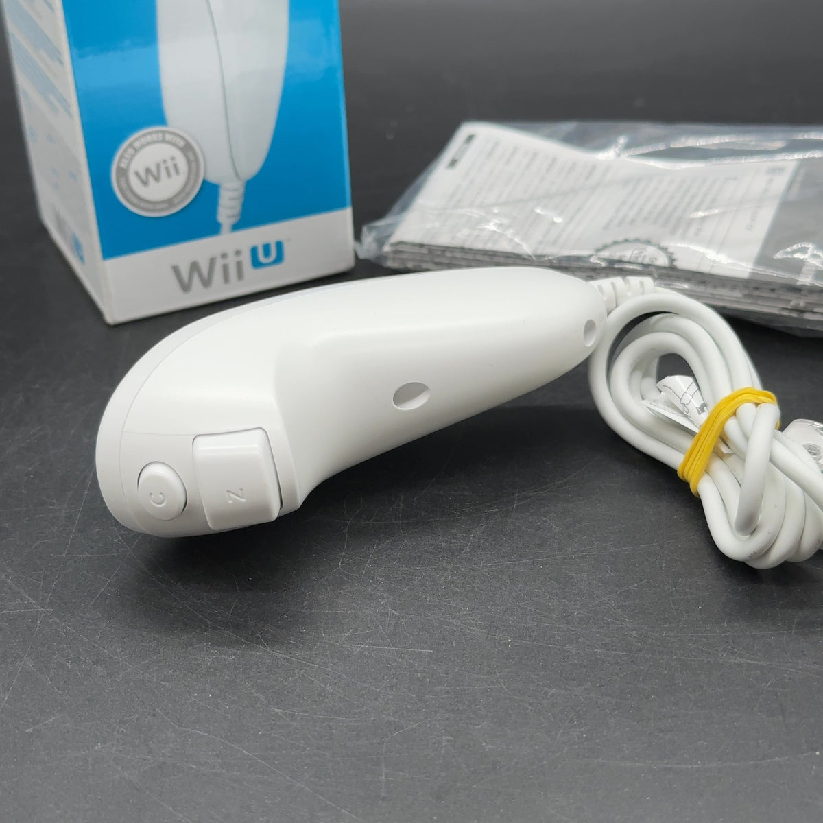 Original Nintendo Wii / Wii U Nunchuck Controller in OVP Weiß – Bild 2