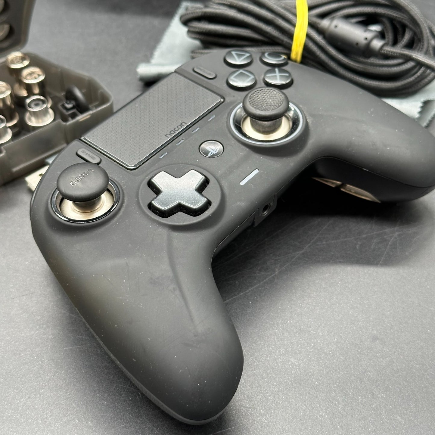 Nacon Revolution Unlimited Pro Controller (PlayStation 4, PS4)