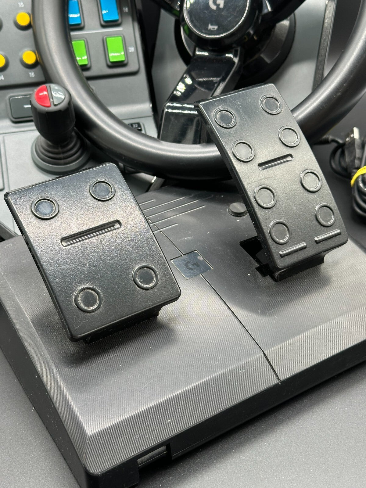 Logitech Farming Simulator Komplettset mit Lenkrad, Pedale und Steuerpult