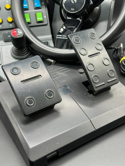 Logitech Farming Simulator Komplettset mit Lenkrad, Pedale und Steuerpult