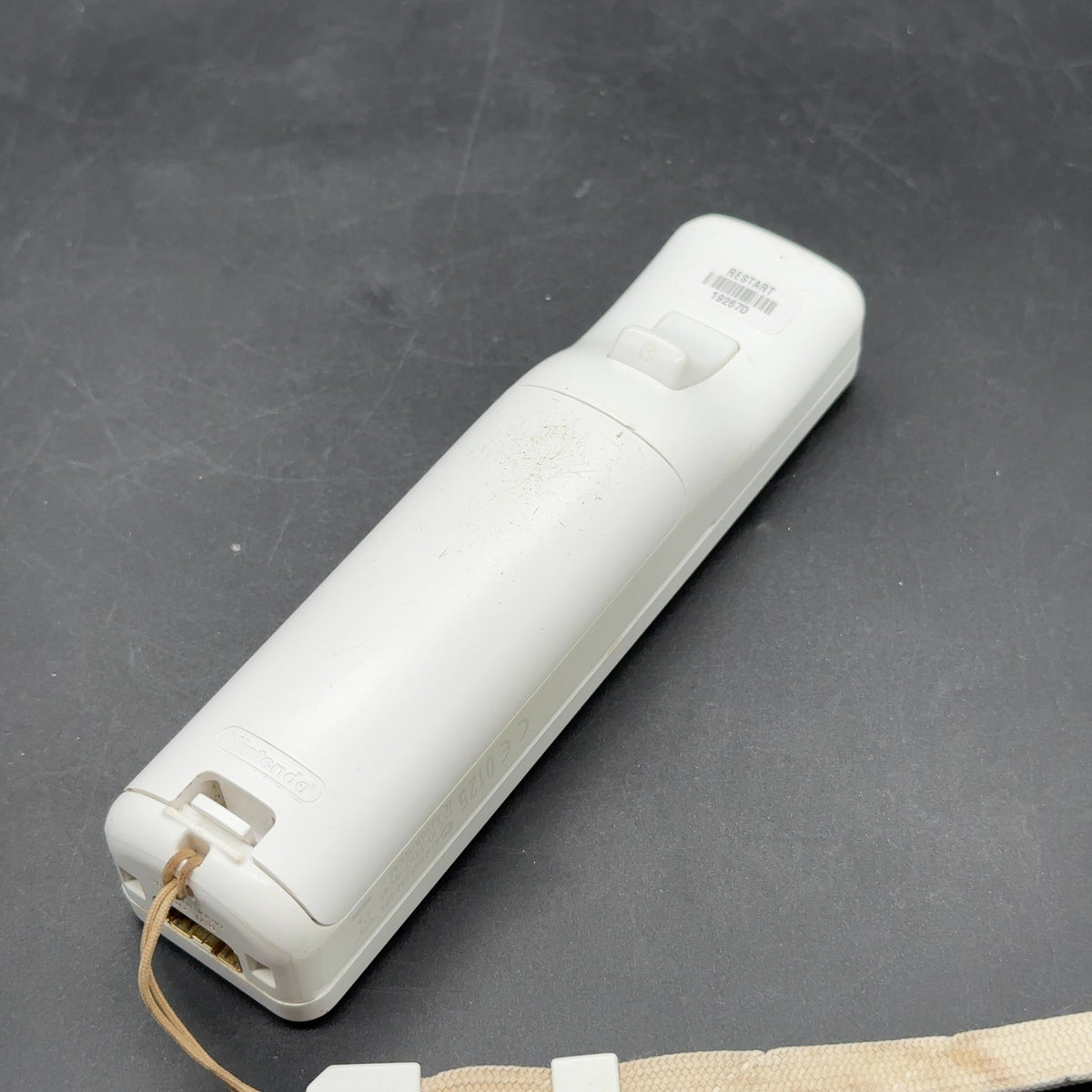 Original Nintendo Wii Remote Controller Weiß mit Handschlaufe – Bild 2