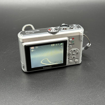 Panasonic Lumix DMC-LZ 8 Digitalkamera Silber 8,1 MPl 5x optischer Zoom Leica – Bild 2