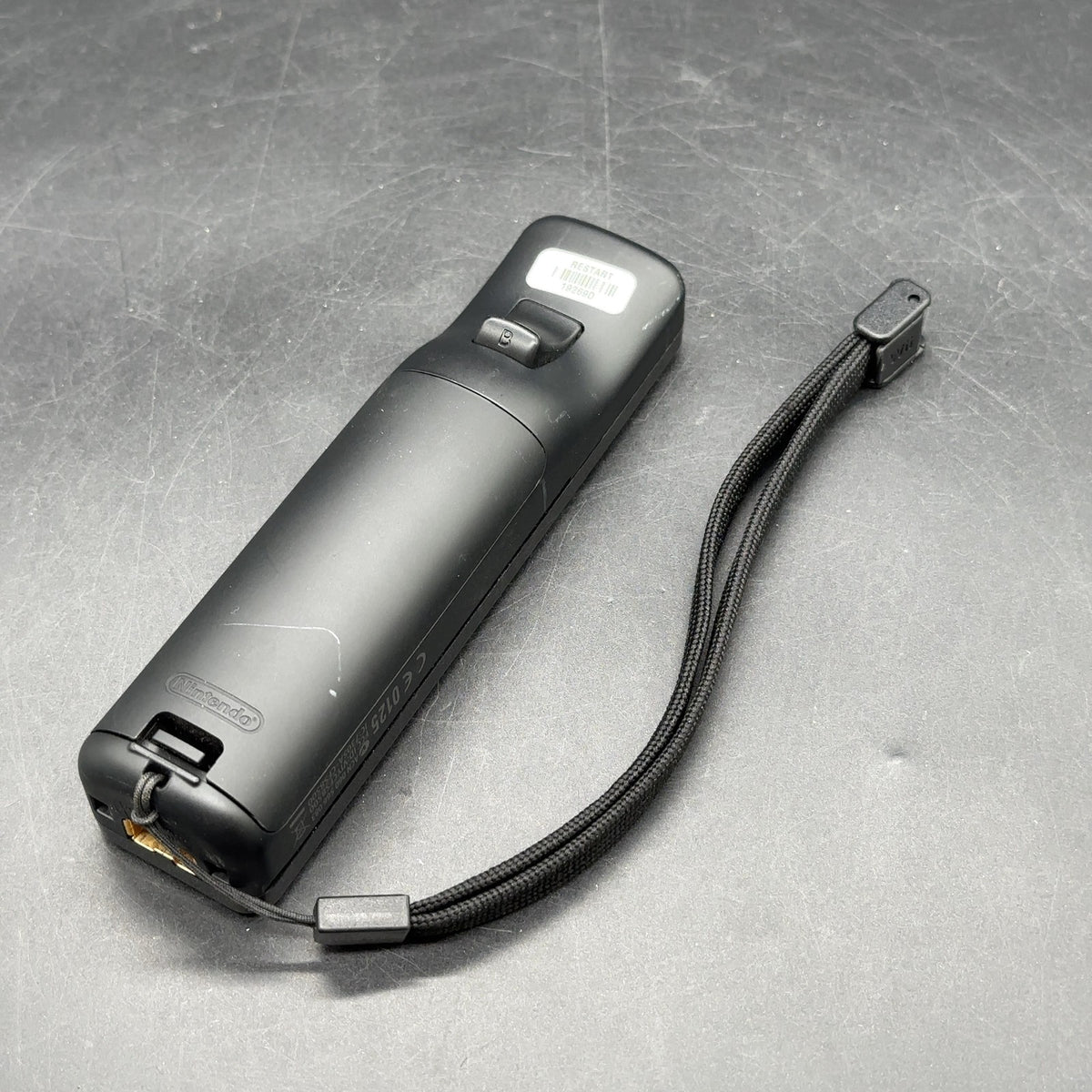 Original Nintendo Wii Remote Controller Schwarz mit Handgelenkschlaufe – Bild 2