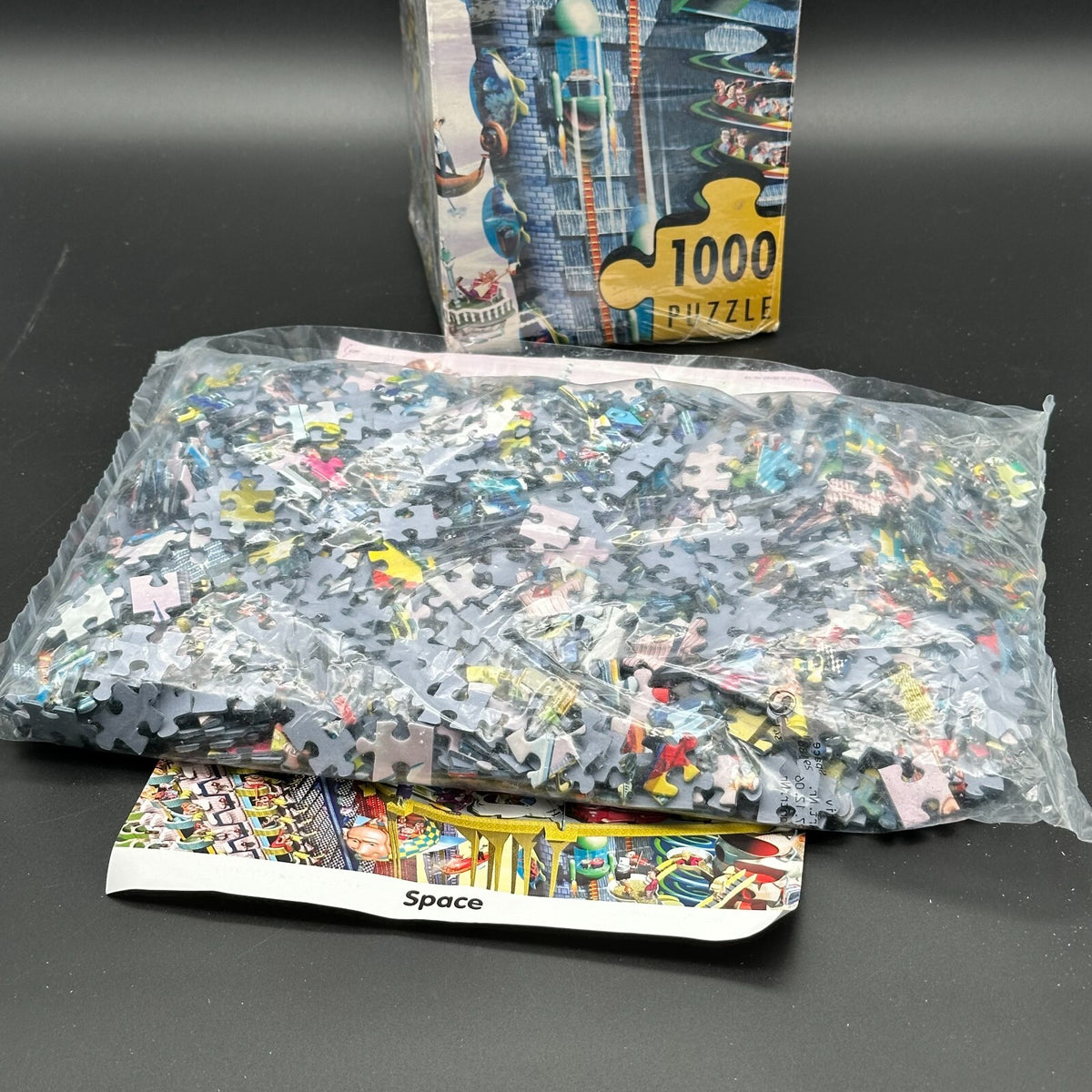 Dreiecks-Puzzle 1000 Teile, Space, Igor Kravarik, Heye Verlag – Bild 2