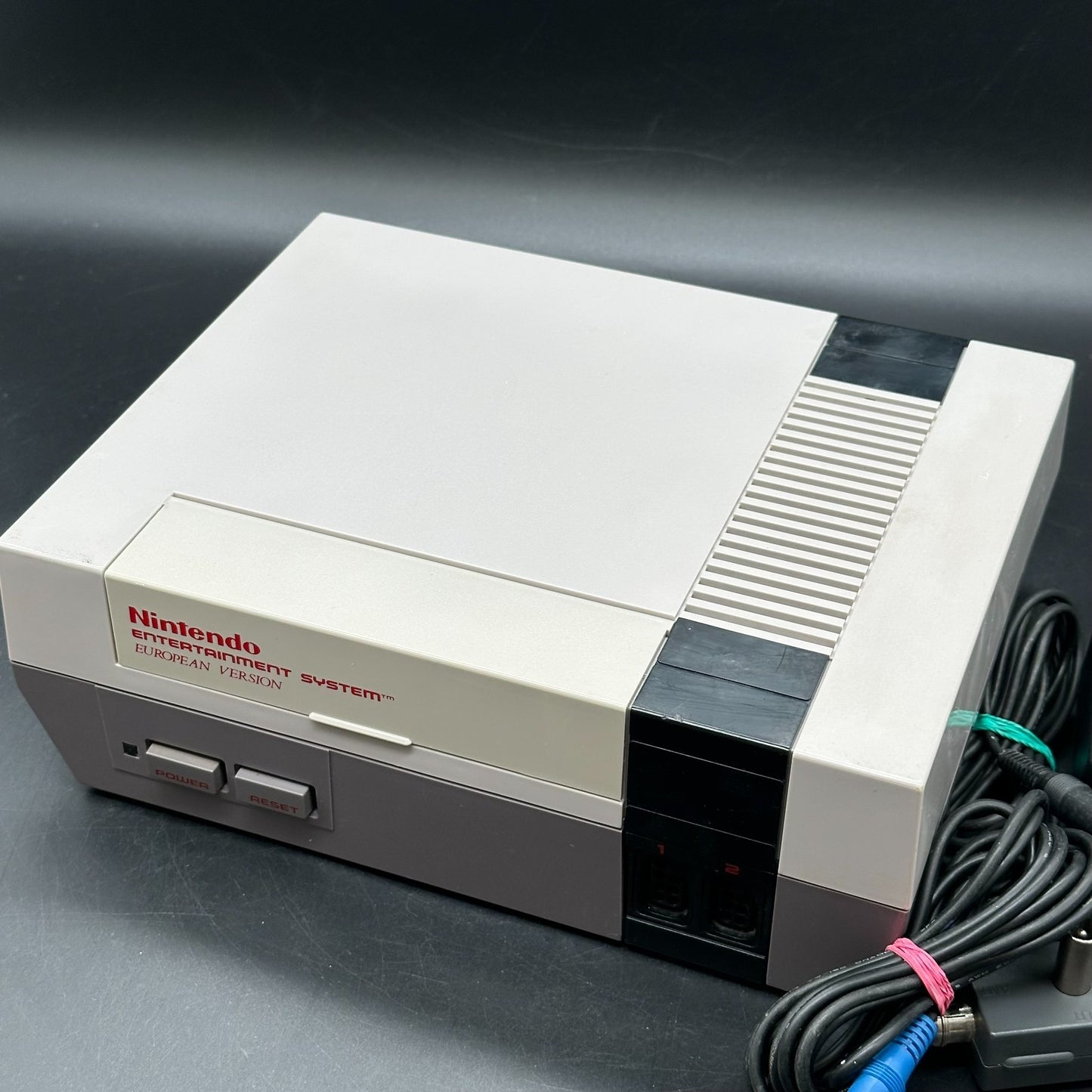 Nintendo NES Konsole - Grau - Heimkonsole - Controller und Anschlusskabel