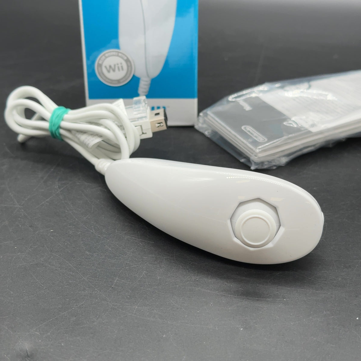 Original Nintendo Nunchuk Controller Wii U Weiß OVP – Bild 2