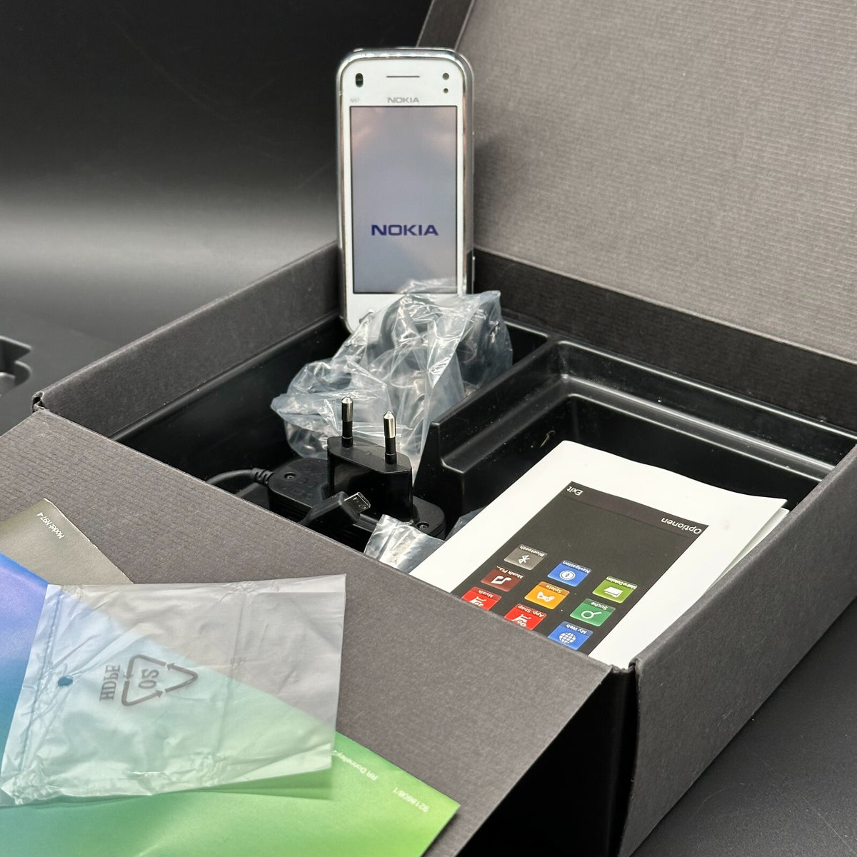 Nokia NSeries N97 Weiss 8GB in OVP inkl. Car holder - Vodafone Branding – Bild 2