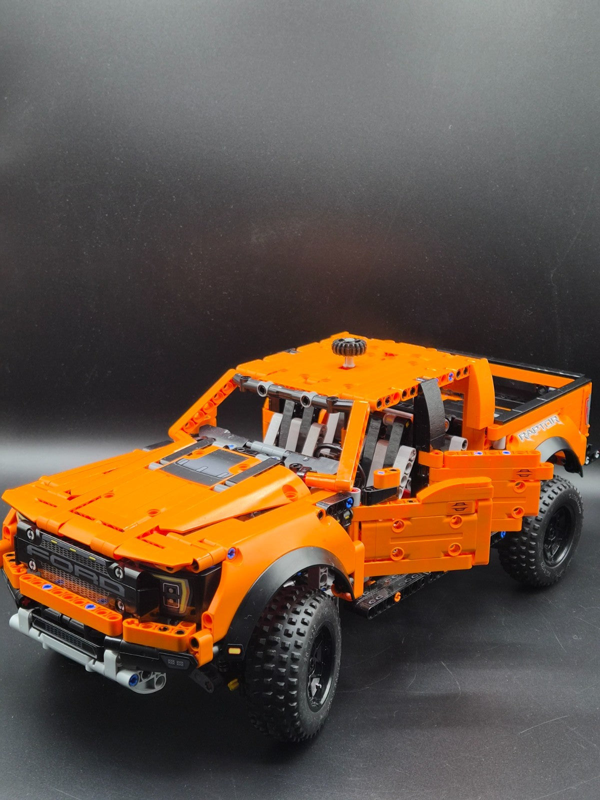 Lego Technic - Ford F-150 Raptor (42126)