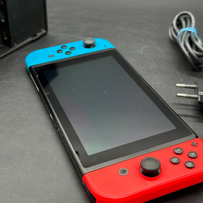 Nintendo Switch - 32GB - Spielkonsole - Neon-Rot / Neon-Blau