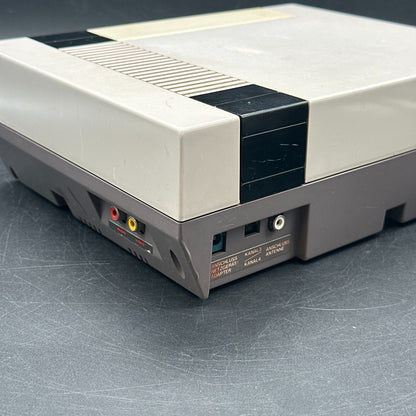 Nintendo NES Konsole - Grau - Heimkonsole - Controller und Anschlusskabel