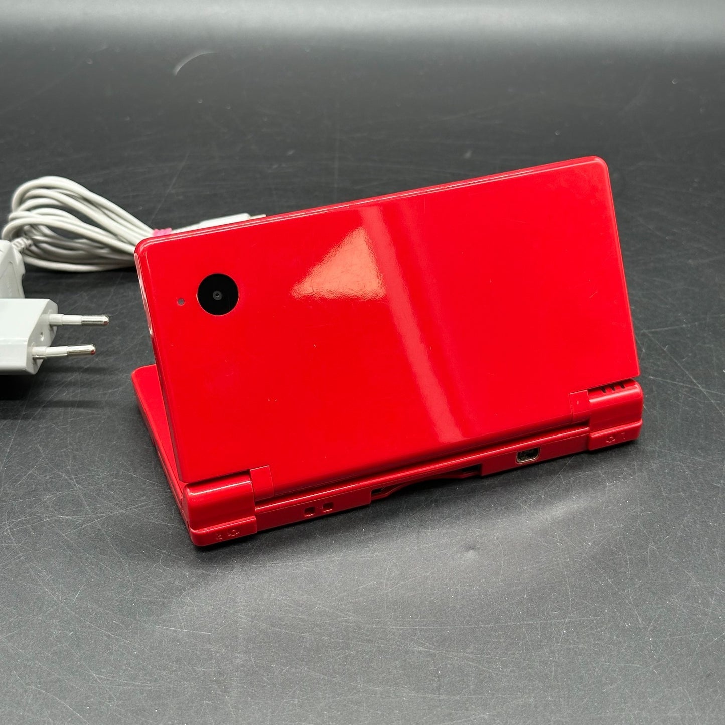 Nintendo DSi Konsole - Rot inkl. Ladekabel