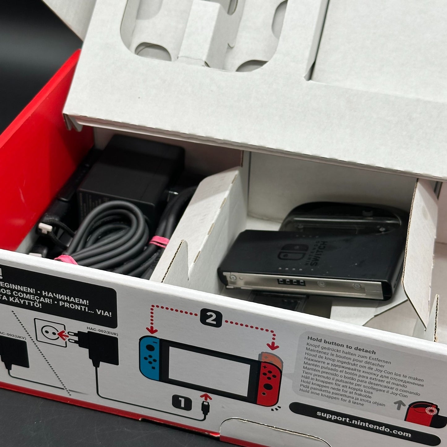 Nintendo Switch - 32GB - Spielkonsole - Blau / Rot