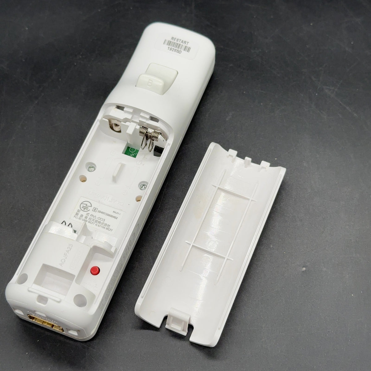 Original Nintendo Wii Remote Controller Weiß mit Batteriefachdeckel – Bild 3