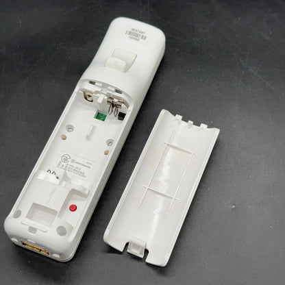 Original Nintendo Wii Remote Controller Weiß mit Batteriefachdeckel – Bild 3