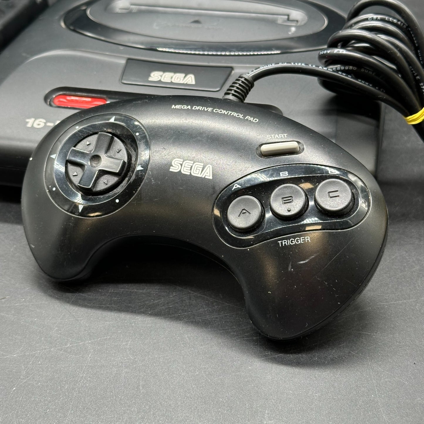 Sega Mega Drive II 2 Spielkonsole Schwarz + Controller