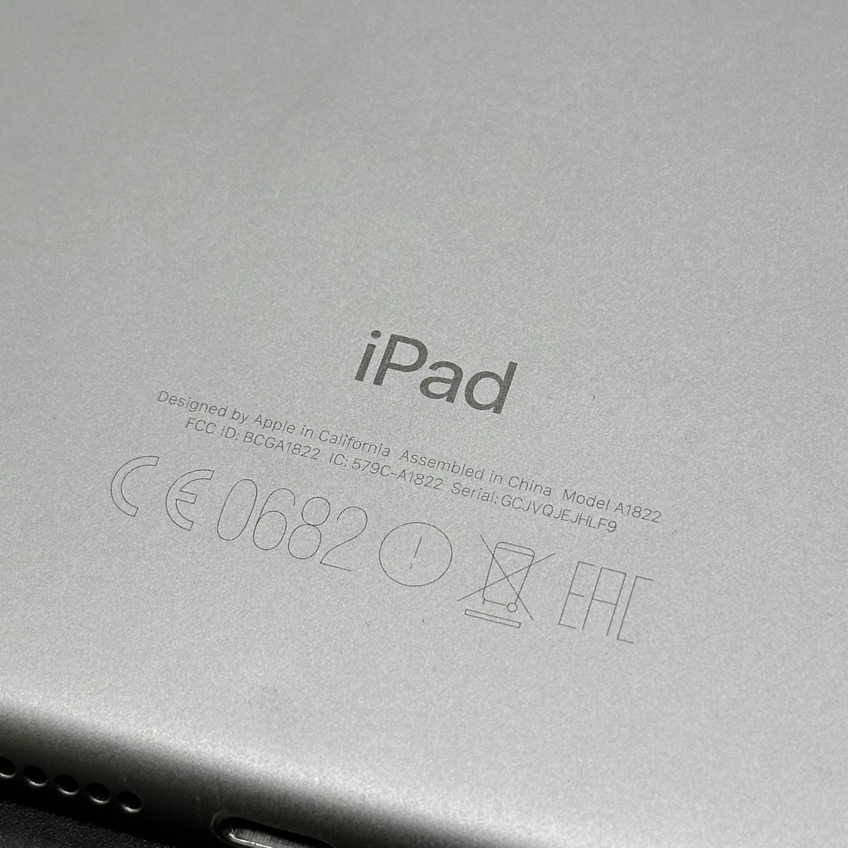 Apple iPad 5. Generation, A1822, 9,7 Zoll - Startet nicht mehr – Bild 3