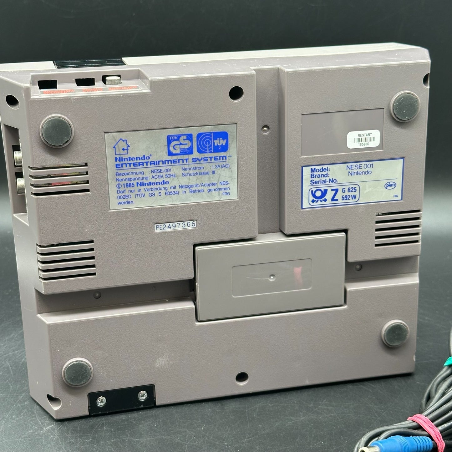 Nintendo NES Konsole - Grau - Heimkonsole - Controller und Anschlusskabel