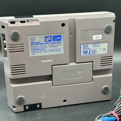 Nintendo NES Konsole - Grau - Heimkonsole - Controller und Anschlusskabel