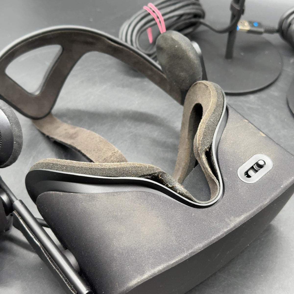 Original Oculus Rift CV1 VR-Brille mit 2 Sensoren und Touch Controllern PC – Bild 5