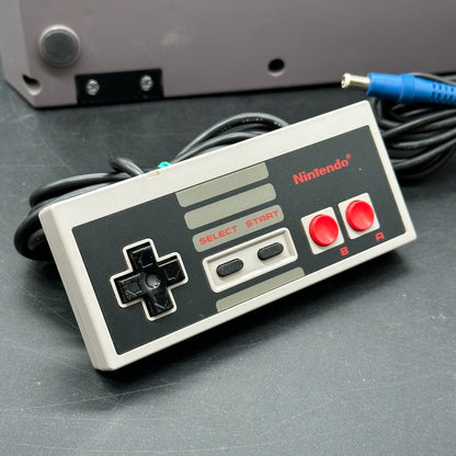 Nintendo NES Konsole - Grau - Heimkonsole - Controller und Anschlusskabel